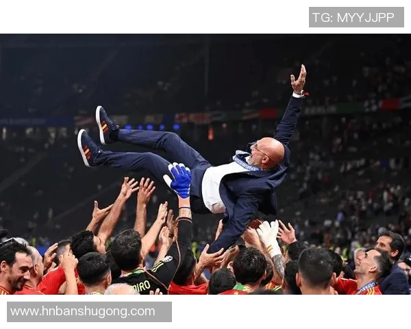 西班牙队历经波折最终捧起欧国联冠军奖杯 西班牙队历经波折最终捧起欧国联冠军奖杯